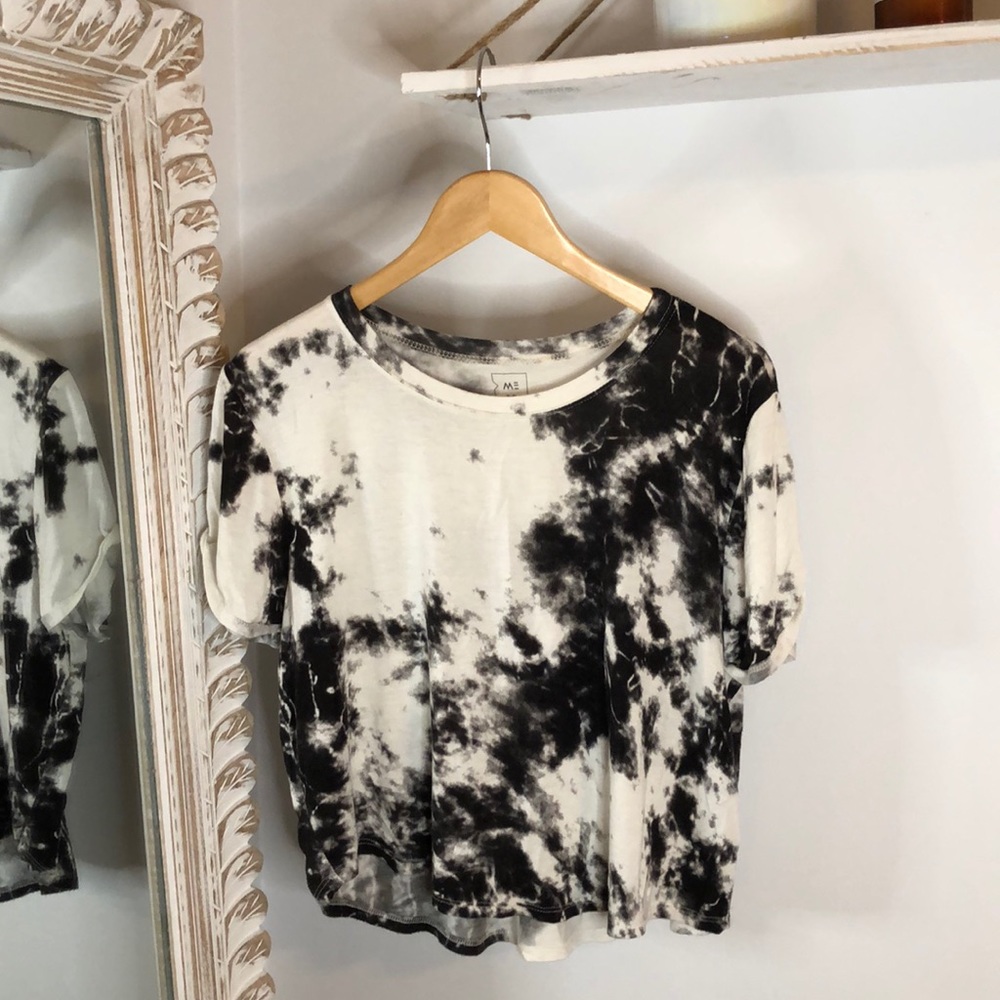 Black & White Tie Die Crop Tee!